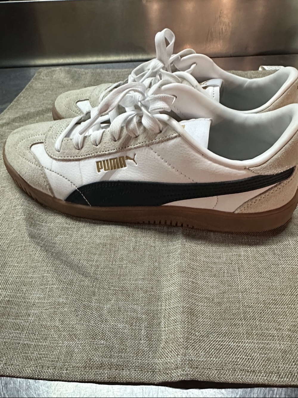 Puma White, Beige & Black Suede Leather Sneakers Size kids 8-Worn 5X